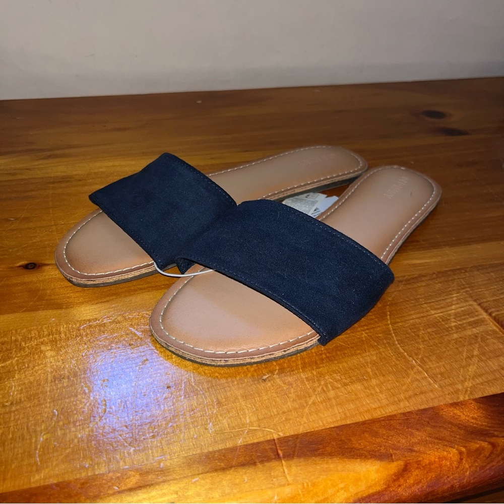 Old Navy Women’s Slip On Sandals Size 8.5 NWT Navy Blue